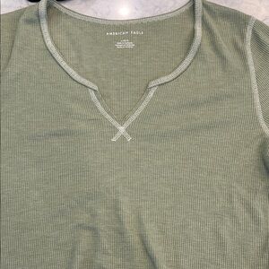 American Eagle Outfitters Olive Short Sleeve Tee